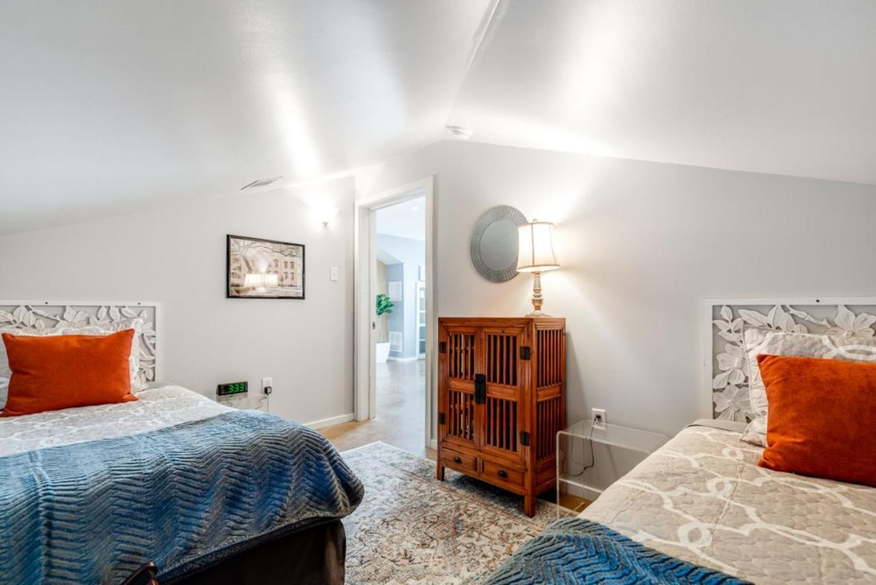 Walk Score 90!!-Historic Downtown District-2 Blocks To Famous Forsyth Park- Huge Private Patio-Private Parking Savannah Zewnętrze zdjęcie