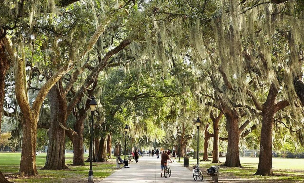 Walk Score 90!!-Historic Downtown District-2 Blocks To Famous Forsyth Park- Huge Private Patio-Private Parking Savannah Zewnętrze zdjęcie